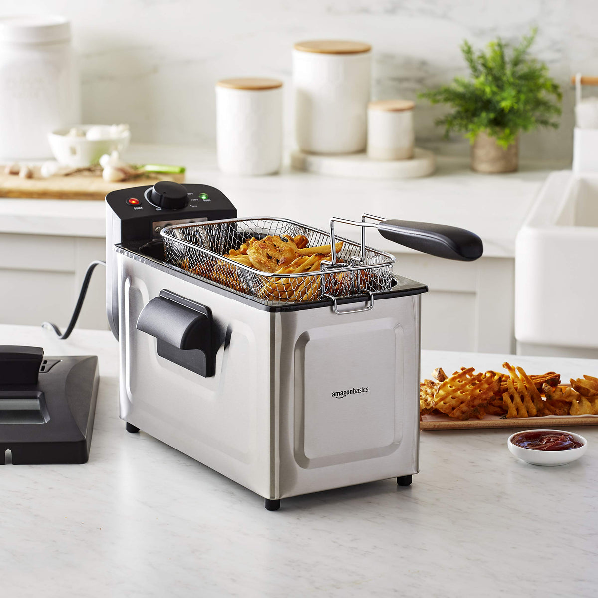3.2-Qt Electric Deep Fryer with Adjustable Temperature Control R8325